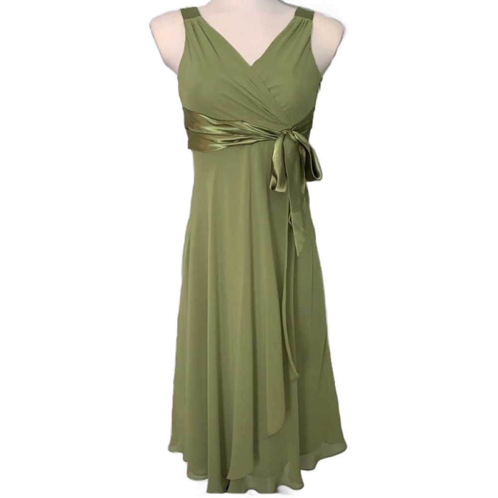 Green flowy surplice dress w/ribbon accent